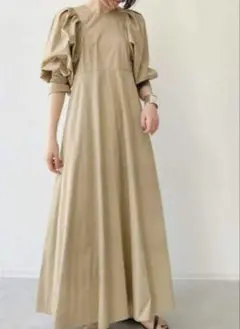 アパルトモン　COTTONPUFFSLEEVEワンピース　ベージュ　ロング