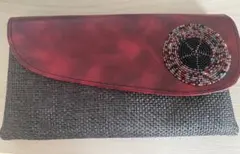 レディース クラッチバッグ 赤と黒 ビーズ装飾付き