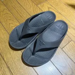 TELIC リカバリーサンダル　黒　ブラックのサムネイル