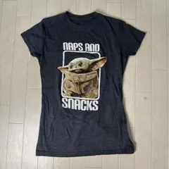 Baby Yoda Naps and Snacks Tシャツ