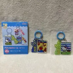 サンリオ　いちご新聞　1970s アクリルチャーム　2点