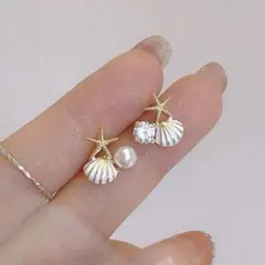 新品　貝殻と星のモチーフピアス