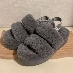 UGG グレー ファーサンダル ストラップ付き