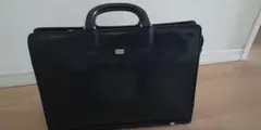 黒いレザーブリーフケースのサムネイル