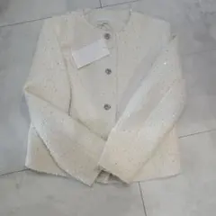 ZARA　ホワイトノーカラージャケット