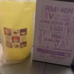 スシロー コラボ BTS Island カラーチェンジングカップ　イエロー