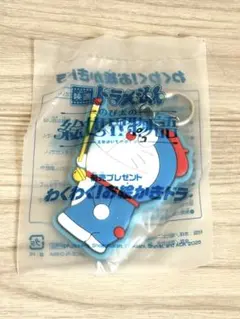 ドラえもん 映画2025 非売品　キーホルダー　わくわくお絵かきドラ　絵世界物語