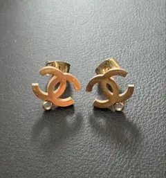 CCゴールド ロゴスタッドピアス