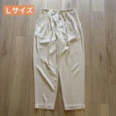 アイボリー タック入り ストレートパンツ　GU