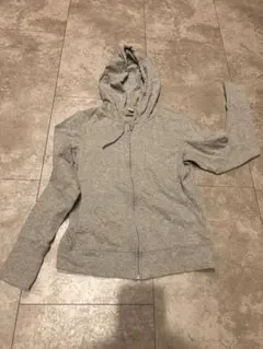 薄手のパーカー　UNIQLO グレー