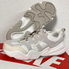 24cm ナイキ Tech Hera スニーカー DR9761-002