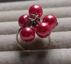 平成レトロ　フラワーデザイン 赤いパール風リング