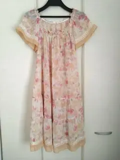 【美品】レストローズ　花柄レース付き半袖ひざ丈ワンピース