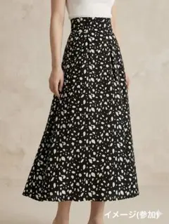 黒と白のドット柄フレアロングスカート