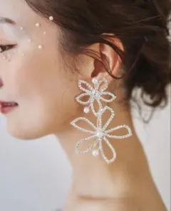 花モチーフクリスタルピアス Elizabeth Bowerエリザベスバウアー 風