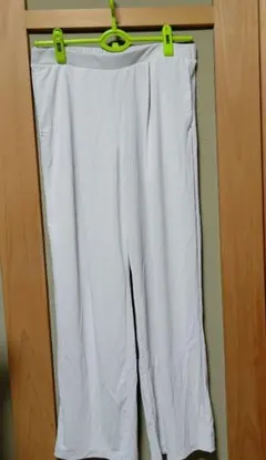 UNIQLO ストレートパンツ