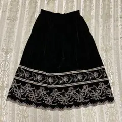 スカート　黒　ゴールド刺繍　9号　美品