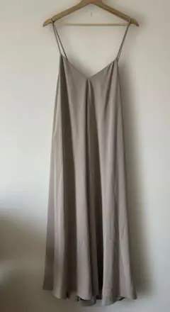 グレーベージュキャミソールワンピース　アーバンリサーチドアーズ