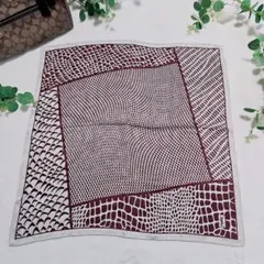 美品✨イヴ・サンローラン　小判シルクスカーフ　総柄　ブラウン系