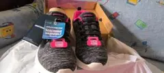SKECHERS　スケッチャーズ メモリーフォーム スニーカー グレー　ピンク