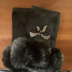 黒いファー付きアームカバー