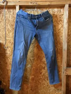 GU スキニーデニム ライトブルー　ストレッチタイプ、よく伸びます