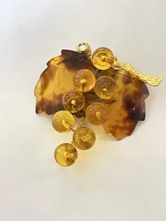 べっ甲系と琥珀系の葡萄ブローチ　ビンテージ　ペンダントトップ　2way昭和レトロ