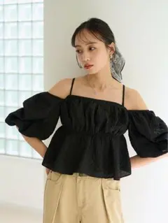 snidelオフショルフリルブラウス BLK