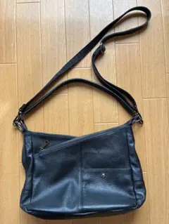 おしゃれなレザー ショルダーバッグ 黒