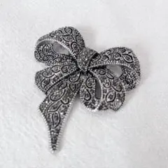 【値下】リボンクリスタルブローチ　パーティ入学式　卒業式　結婚式　卒園式　入園式