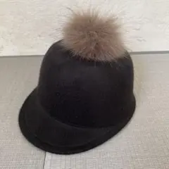 【新品!】スリーコインズ ファー付きフェルト帽子 Mサイズ 黒 キャップ