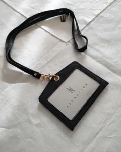 【美品】ネームカードホルダー　ネックストラップ　ダークネイビー　横型