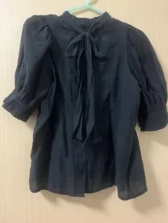 arch ブラック リボン付きシャツ