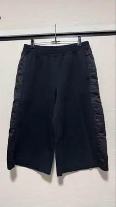 PUMA ブラックショートパンツ サイドパッド付き