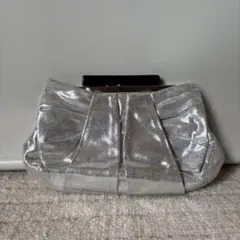 シルバー クラッチバッグ チェーンストラップ付き