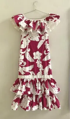 フラダンス　ピンク　花柄　ムームー　ゴージャス