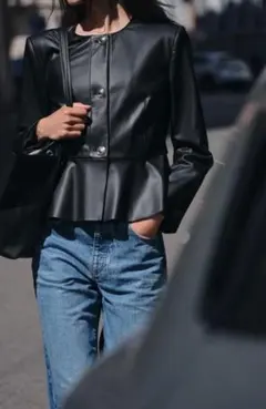 新品未使用✨タグ付き✨ZARAフェイクレザーぺプラムジャケット フリルジャケット