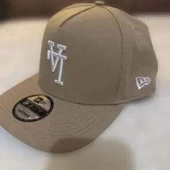 【未使用】ニューエラ　キャップ　9FORTY A-Frame ベージュ　逆ロゴのサムネイル