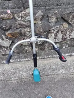 マキタ 電動草刈機 18V 一回充電当45坪使用可能 - メルカリ