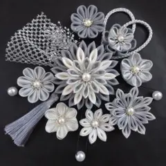 髪飾り　つまみ細工　成人式　卒業式　結婚式　七五三　グレー　白　銀