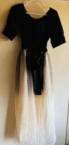 パーティードレス 黒とグラデーションの白