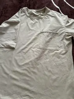 GU ACTIVE ポケット付きTシャツ ベージュ Sサイズのサムネイル