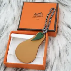 未使用品　箱付き　HERMES エルメス　キーリング　ラフランス　キーチャームのサムネイル