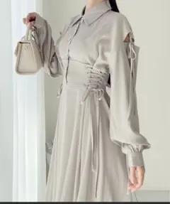 【mily bilet】肩空きリボン使いステッチ配色ワンピース