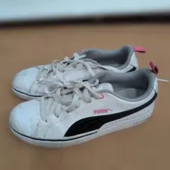 30 プーマ　スニーカー　黒　ピンク