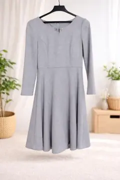 ライトグレー 長袖 フレアワンピース