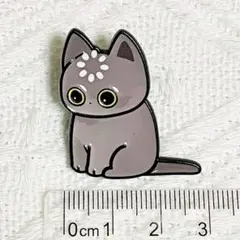 ④グレー ネコ 猫 考え中 読み込み中 ピンバッジ ピンバッチ ピンズ ブローチ