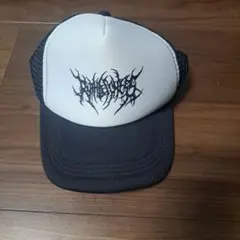 ロゴ入りトラッカーキャップ ホワイト/ブラック