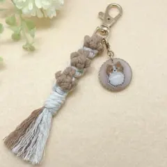 パピヨン♡チャーム付き・マクラメ編み『肉球』ストラップ