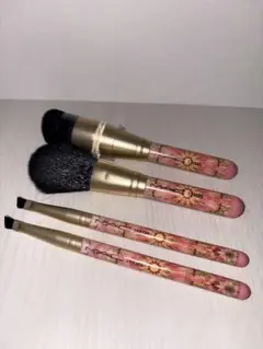 MAC ブラシウィズグレイトネスブラシキット 4本セットのサムネイル
